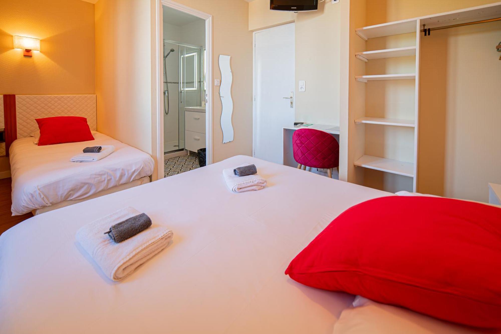 Hotel De La Mairie Saint-Pol-de-Leon Bagian luar foto